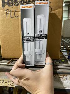 lot 29175 image: New In Box Highbay 1000w fixture and bulbs