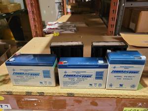 lot 29223 image: (5) Battery Power Supplies