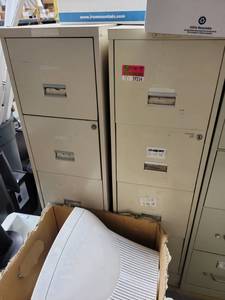 lot 29254 image: (2) 4 Drawer File Cabinets