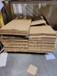 lot 29268 image: 56in Fluorescent Bulb Shipping Boxes