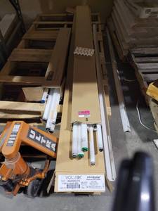 lot 29273 image: Fluorescent Bulbs