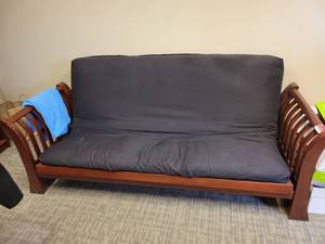 lot 31531 image: 7ft Wood Futon
