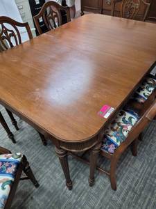 lot 31552 image: Table and 6 Chairs