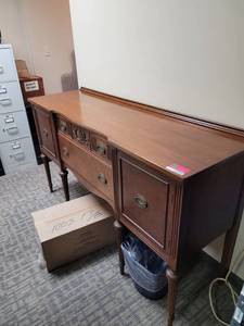 lot 31553 image: Credenza
