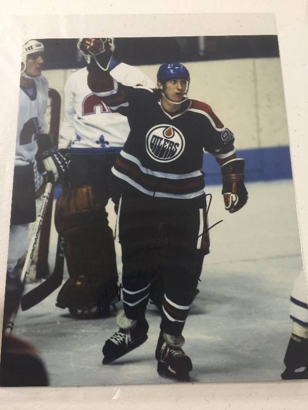 lot 1005 image: Signed 8x10 Photo of The Great One Wayne Gretzky as Edmonton Oilers