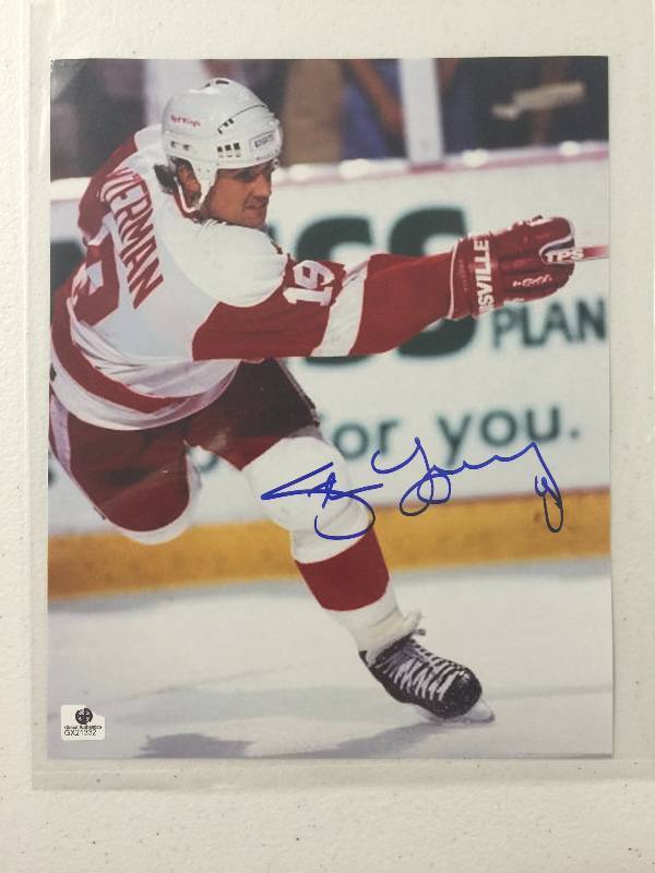 lot 1011 image: Signed 8x10 Steve Yzerman Detroit Red Wings Global Authentication (GAI)