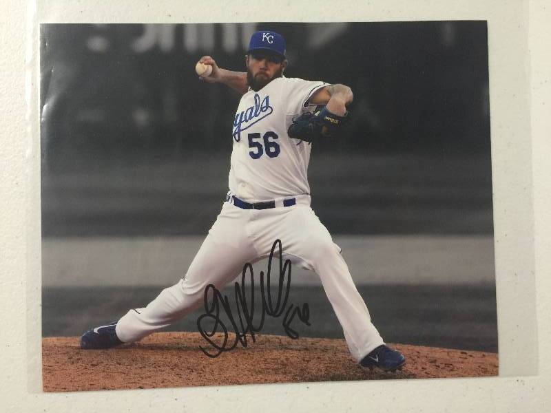 lot 1040 image: Signed 8x10 Photo Greg Holland Kansas City Royals Closer