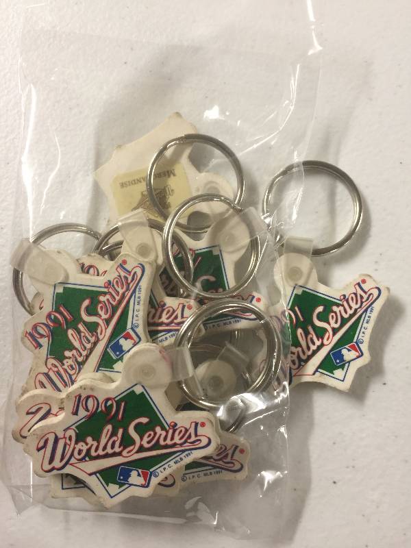 lot 1068 image: Lot of 1991 World Series Logo Key Chains Minnesota Twins Champs vs Atlanta Braves