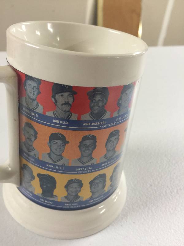 lot 1097 image: Vintage 1977 Kansas City Royals Fan Appreciation A&P Team Photos Coffee Mug