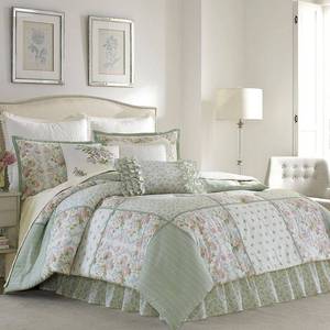 lot 34318 image: Laura Ashley Harper Comforter Set- Retail$179.98