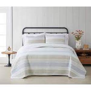 lot 34313 image: Spa Stripe 3-Piece FullQueen Quilt Set