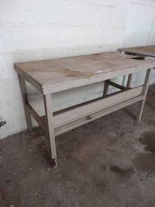 lot 38018 image: Wood Work Bench