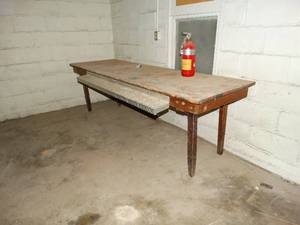 lot 38019 image: Wood Work Table