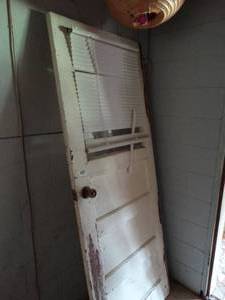 lot 38022 image: White Wood Door with Blinds