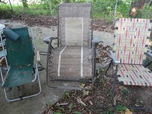lot 38056 image: Lawn chairs