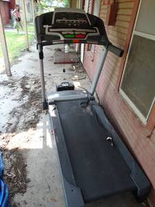 lot 38060 image: Pro-Form performance 400 treadmill