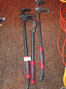 lot 38151 image: Crescent Indexable Flat Pry Bar and 2 Adjustable Pry Bar with Nail Puller