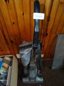 lot 38160 image: Vintage Kirby Heritage II Vacuum