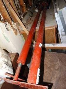 lot 38072 image: 2 adjustable building columns