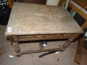 lot 38073 image: Antique end table