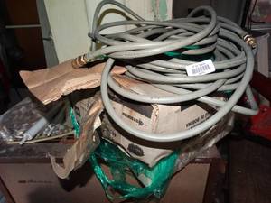 lot 38074 image: Lot of building material & air hose
