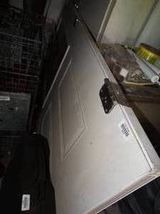 lot 38077 image: Exterior door w window