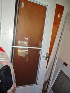 lot 38082 image: Storm door