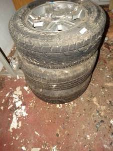 lot 38086 image: Lot of 3 tireswheels
