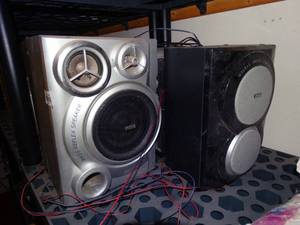 lot 38102 image: Pair of speakers