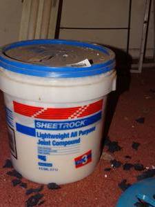 lot 38121 image: Bucket of Sheetrock Lightweight All Purpose Joint Compound