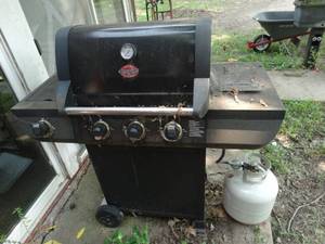 lot 38308 image: Char-Griller Propane Grill