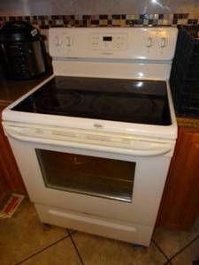 lot 38264 image: Frigidaire glass top range