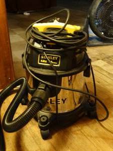 lot 38207 image: Stanley 4-Gallon Shop Vac