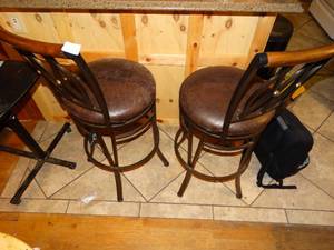 lot 38243 image: Pair of bar stools