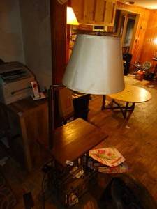 lot 38233 image: End table lamp