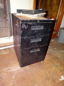 lot 38228 image: 3 dr metal office cabinet