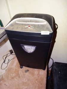 lot 38226 image: Paper shredder w waste basket