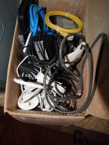 lot 38222 image: Lot of various cords