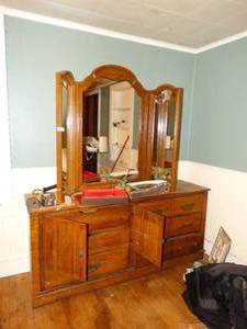 lot 38212 image: Beautiful solid wood dresser w mirror