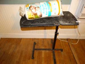 lot 38211 image: Bag of Poly-Fil and Black Laptop Stand