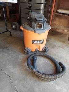 lot 1004 image: Rigid shop vac