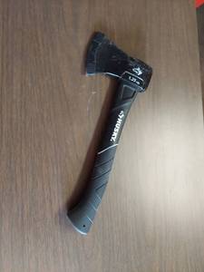 lot 1006 image: Husky hatchet