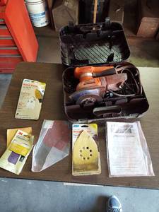 lot 1008 image: Black and Decker sander