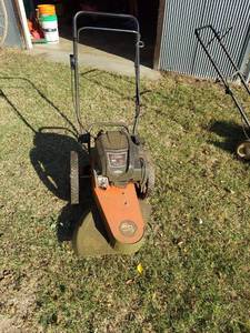 lot 1018 image: DR String Trimmer