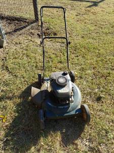 lot 1019 image: Craftsman Push Lawnmower