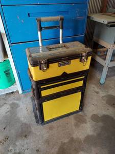 lot 1023 image: Stanley Rolling Toolbox