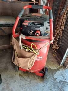 lot 1024 image: Fini 20 Gal Air Compressor