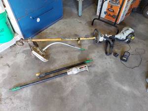 lot 1030 image: Ryobi ES530 String Trimmer and Other Attachments