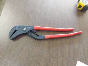 lot 1031 image: Crescent RT216 Waterpump Pliers
