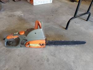 lot 1043 image: 16 in Electric Chainsaw
